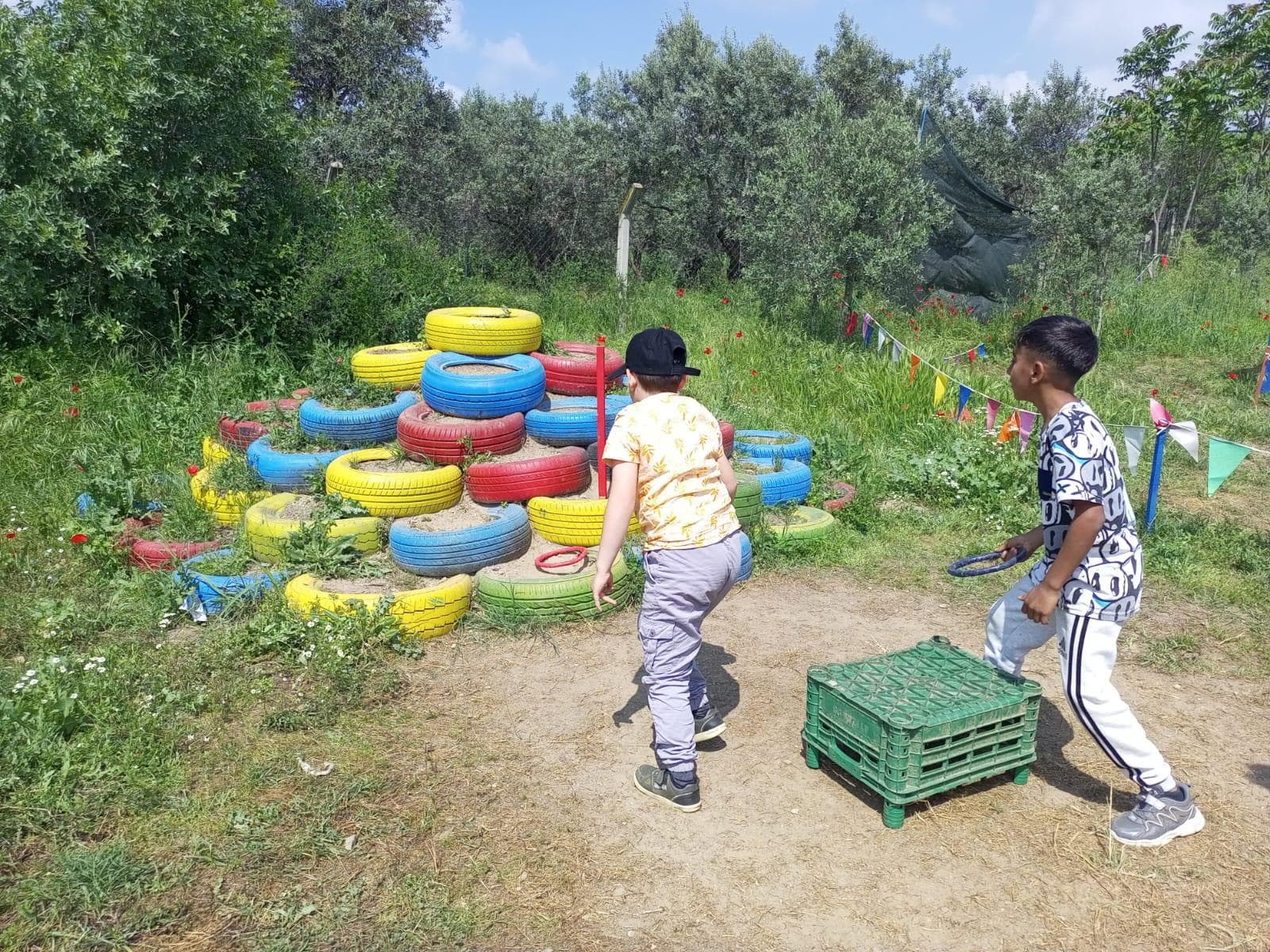 Sakarya - çocuklar bahçede